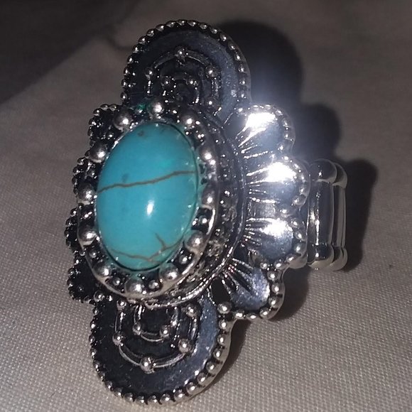 Detailed Large Ring - Picture 2 of 2